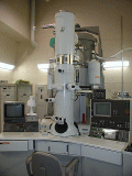 超高分解能高圧分析電子顕微鏡装置